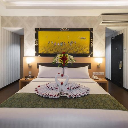 แกรนด์ ปุรี ซารอน โฮเต็ล มาลิโอโบโร Hotel ยอกยาการ์ตา ภายนอก รูปภาพ