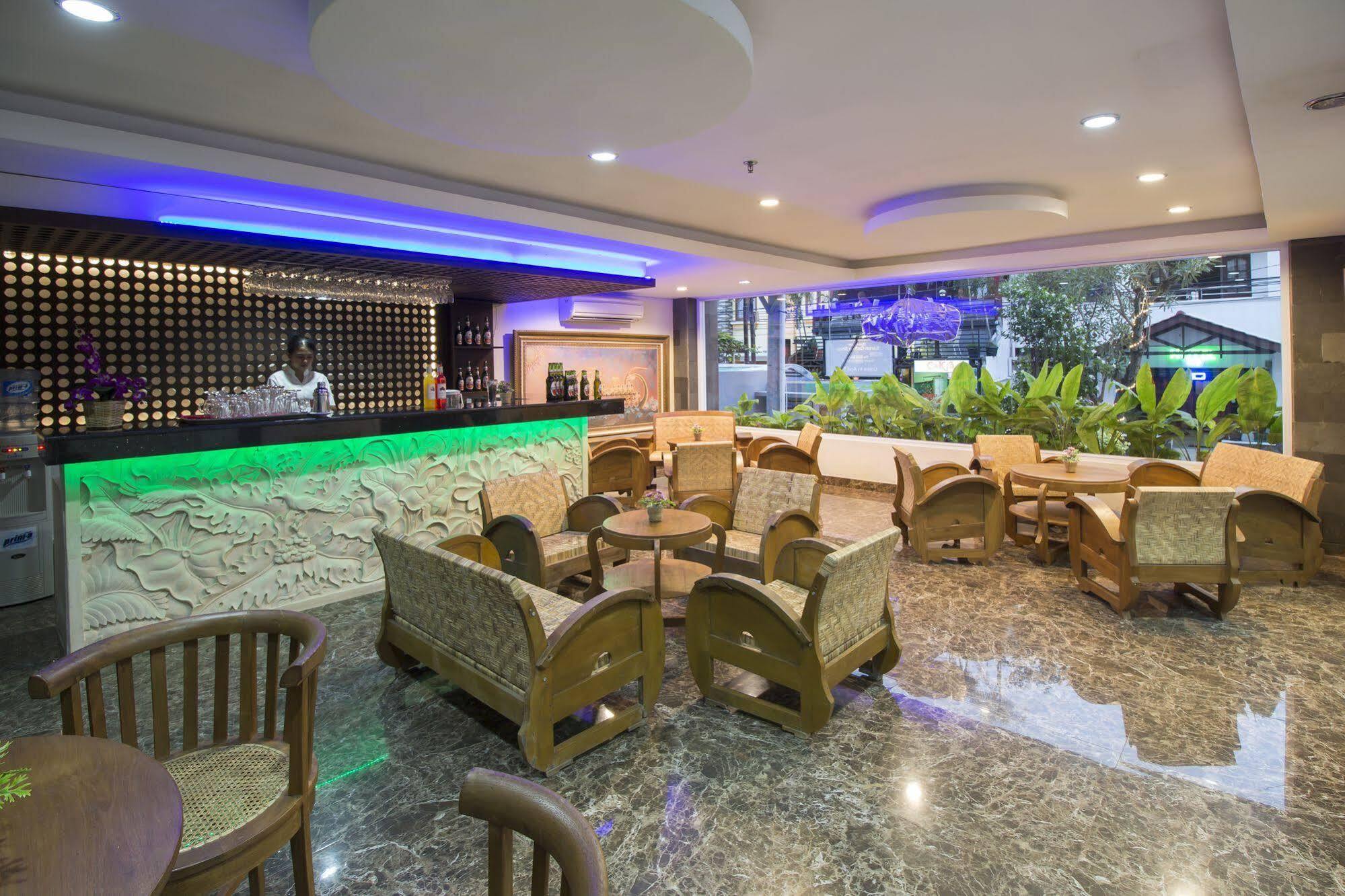 แกรนด์ ปุรี ซารอน โฮเต็ล มาลิโอโบโร Hotel ยอกยาการ์ตา ภายนอก รูปภาพ