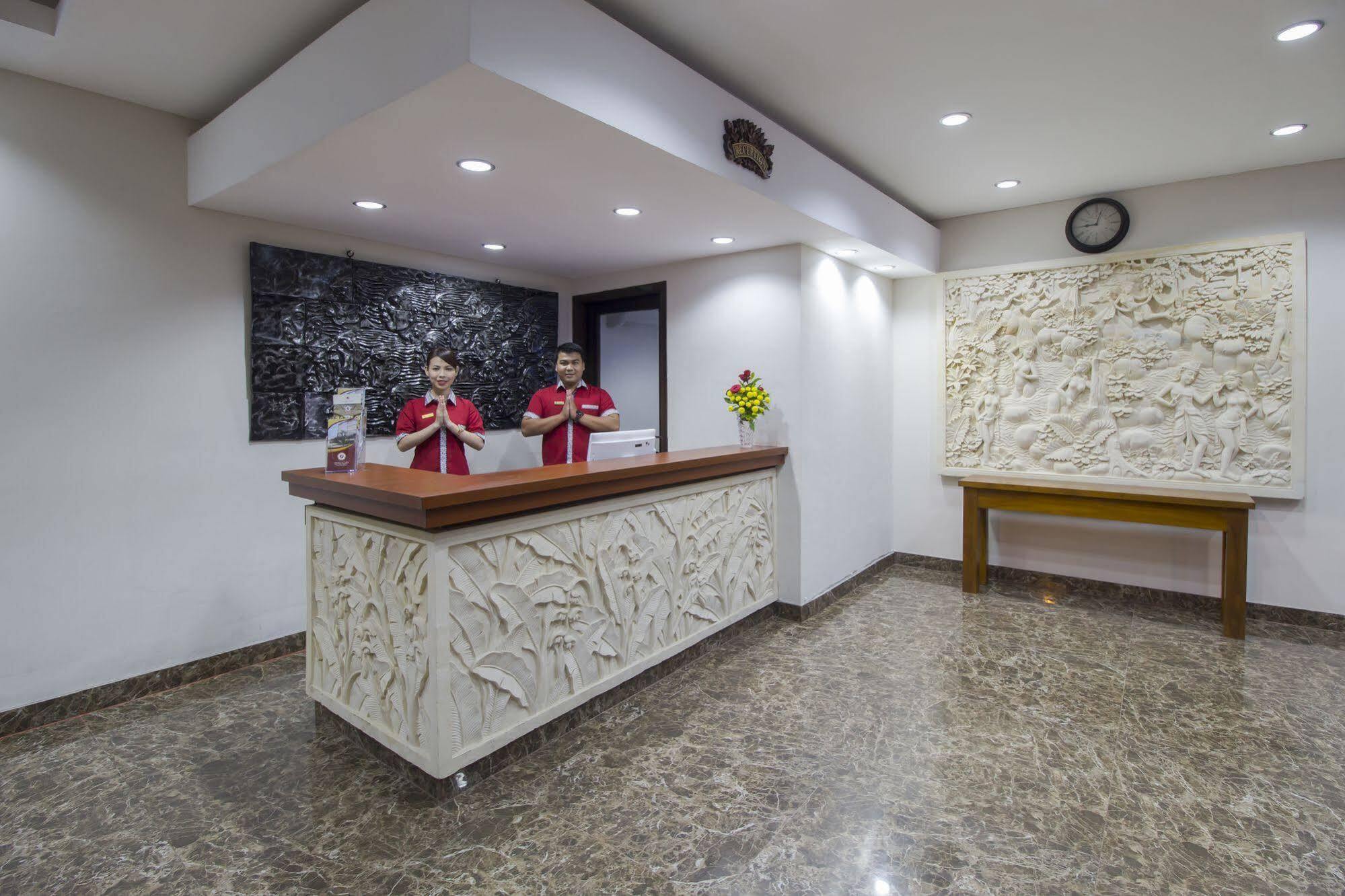 แกรนด์ ปุรี ซารอน โฮเต็ล มาลิโอโบโร Hotel ยอกยาการ์ตา ภายนอก รูปภาพ